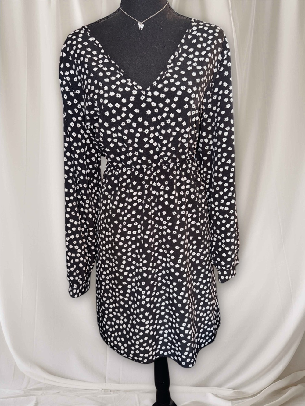 SHEIN Black & White Ditsy Floral V-Neck Long Sleeve Dress